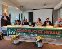 Consiglio Generale Fai-Cisl Bari tavolo presidenza.jpeg